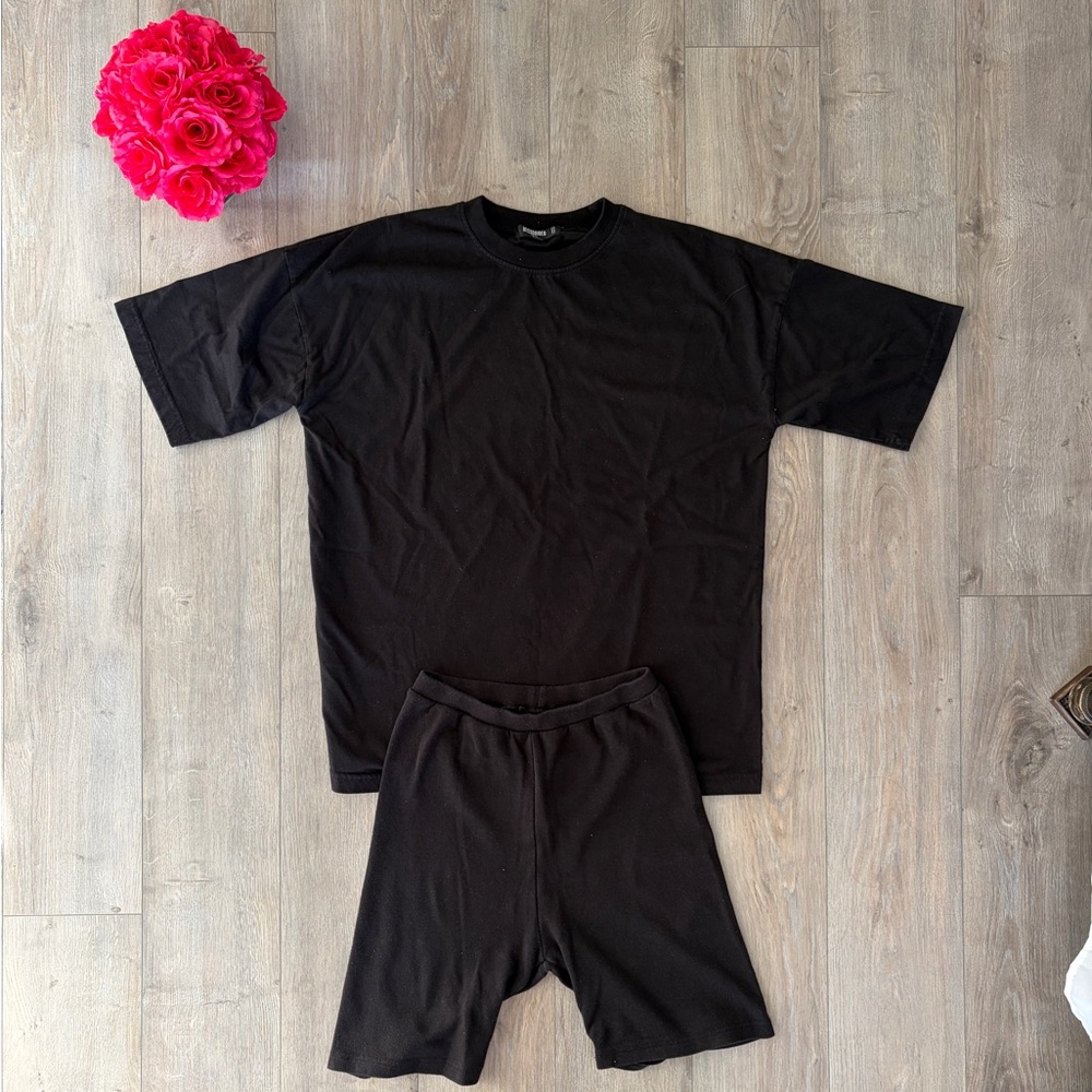 MISSGUIDED BLACK SET WITH OVERSIZED T SHIRT & BIKER SHORTS |‎ SZ 6
